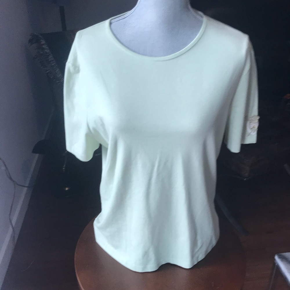 ST. JOHN SPORT light green shirt size M